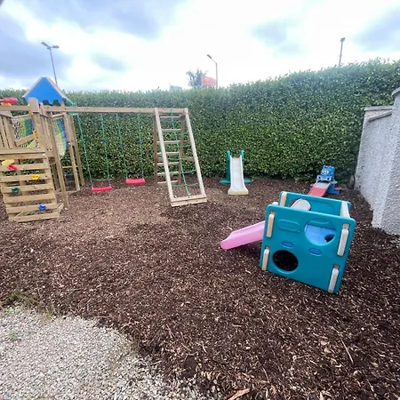 Nyaraló Large In South Dublin